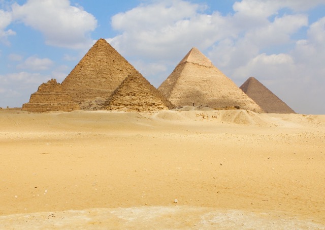 must-see-destinations-pyramids-of-giza