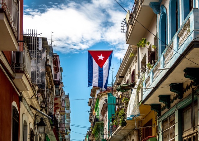 havane-cuba-drapeau-centre-ville