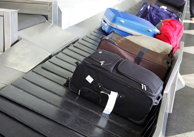 advantages-of-flying-luggage