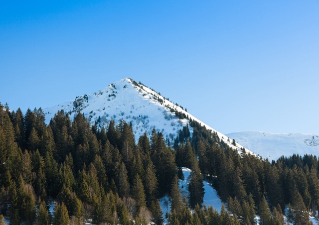 winter-destinations-in-private-jet-megève