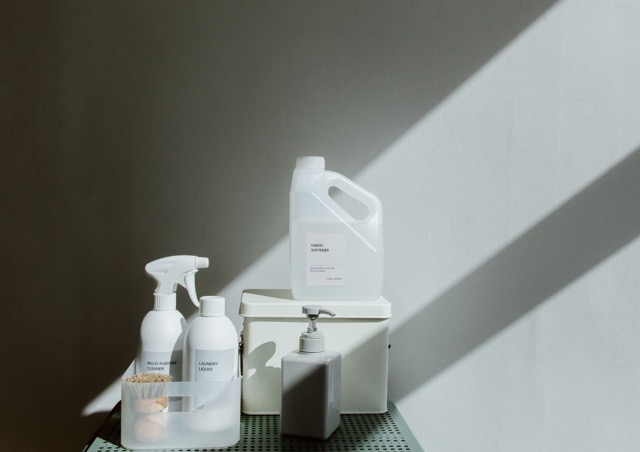 chemicals-products-cleaning-plane